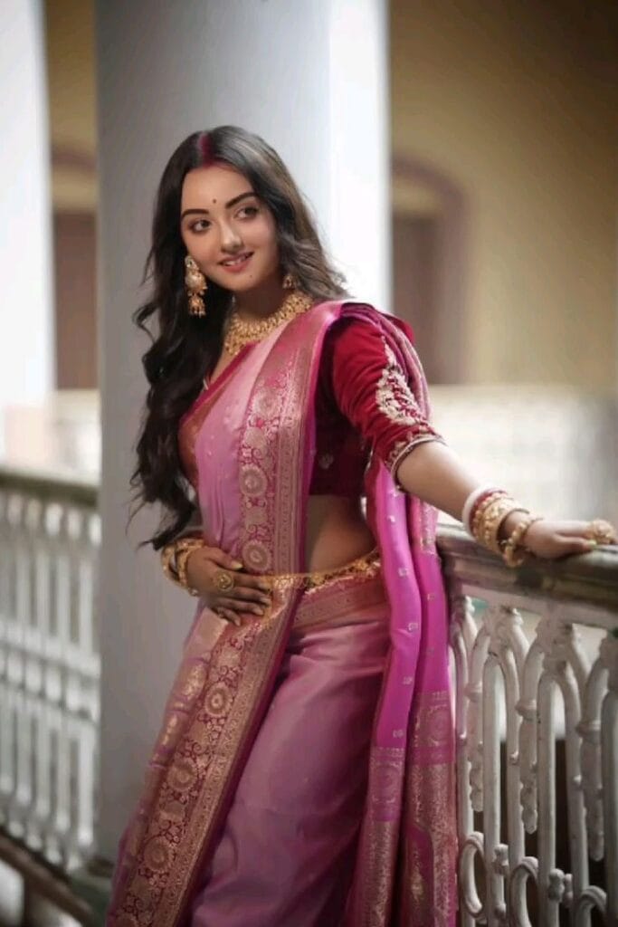Retro Style Saree Belted Saree Style