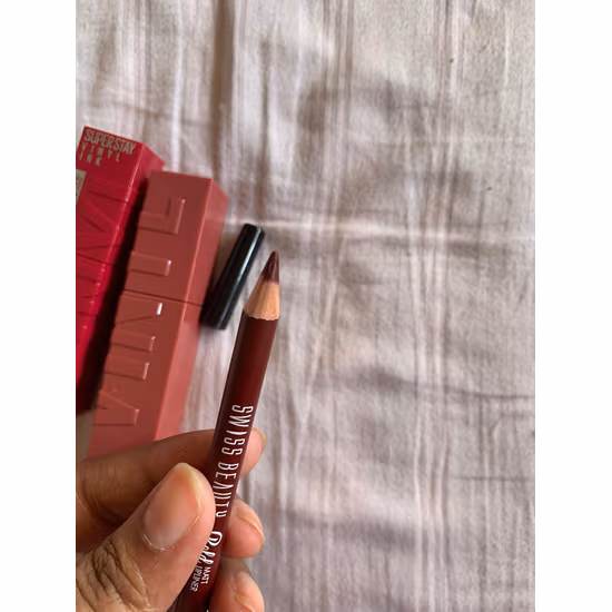 Pros of Swiss Beauty Lip Liner