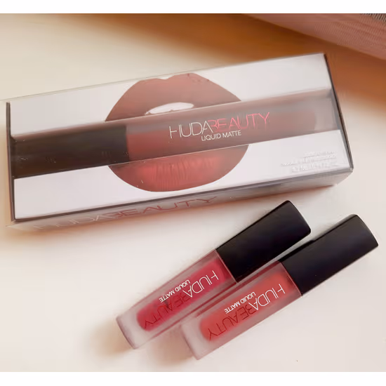 1732708411655 c6ac1f16 0dfa 4b5b 89af eaf0138de7f0 1 Huda Beauty Lipstick Review – Matte Liquid Lipstick That Truly Lasts