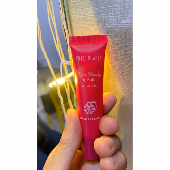 1750770943054 ed09565b 2dee 4681 bbbf b28c2bf65ef1 1 Swiss Beauty Lip Balm Review – 6 Fruity Shades for Perfect Lips