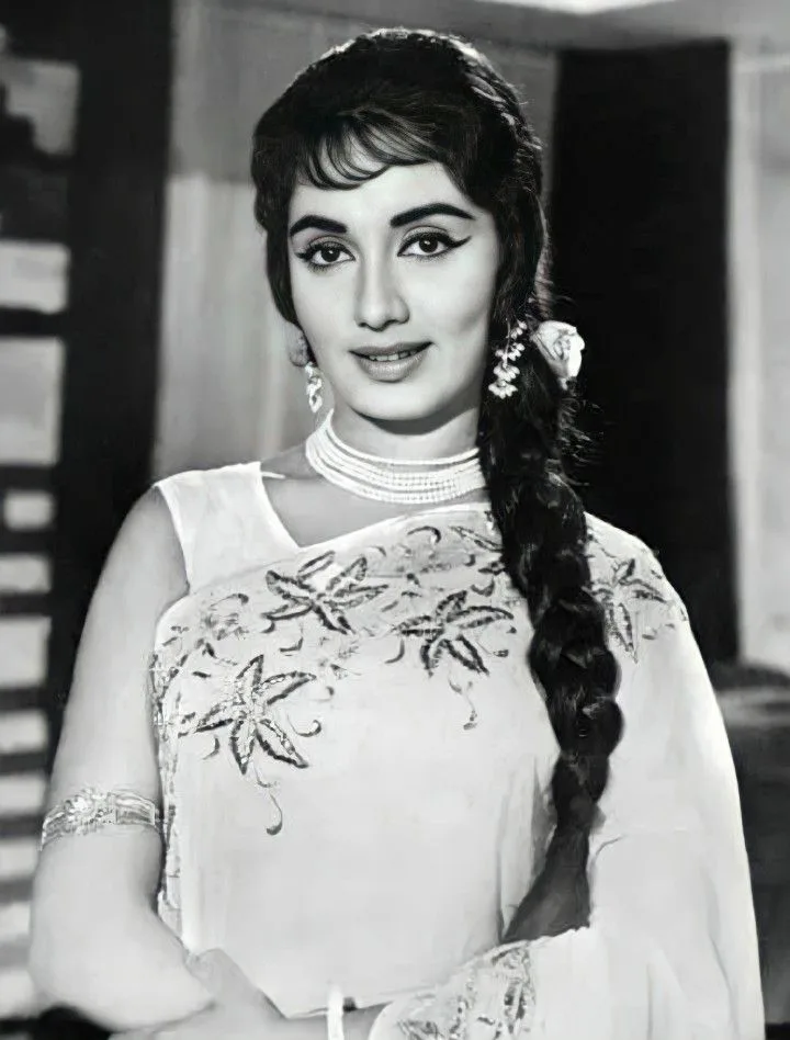 Retro Saree Style