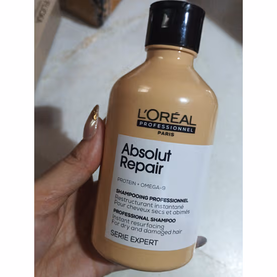 1758433817243 c42f9d28 0e18 4508 8907 c92c64f5d3dc 1 L'Oréal Absolut Repair Shampoo Review: Powerful Hair Renewal
