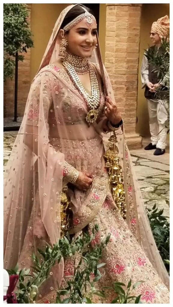 Design Details of Anushka Sharma Wedding Lehenga 