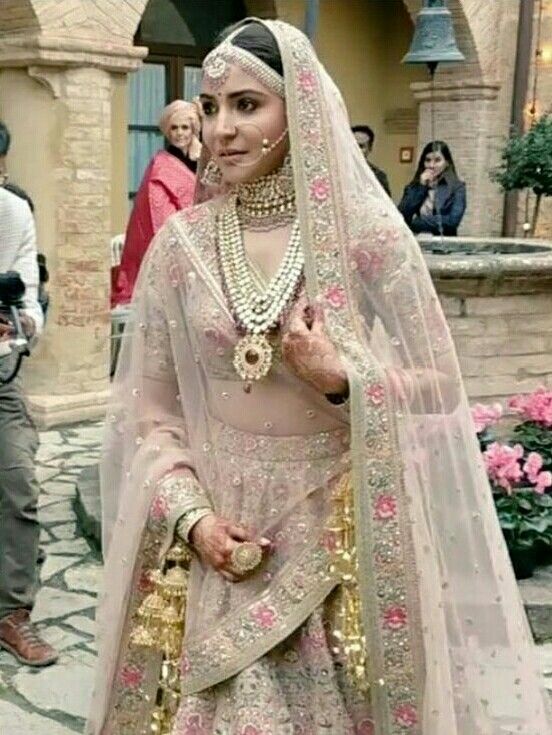 How to Recreate Anushka Sharma Wedding Lehenga