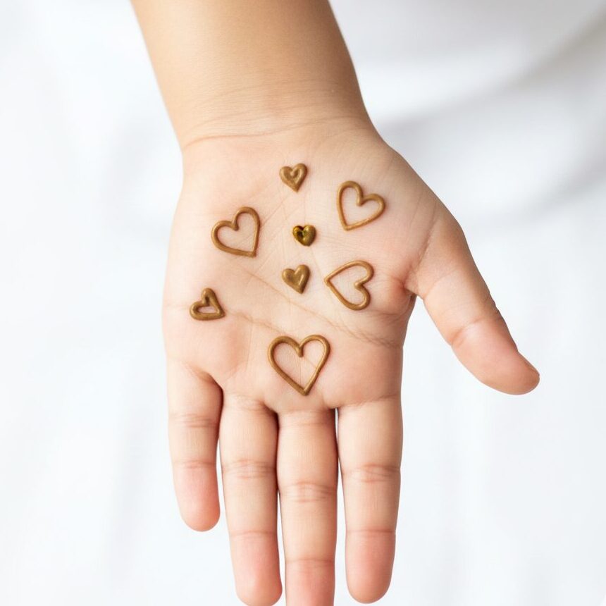 Cute Heart Mehandi Design for kids
