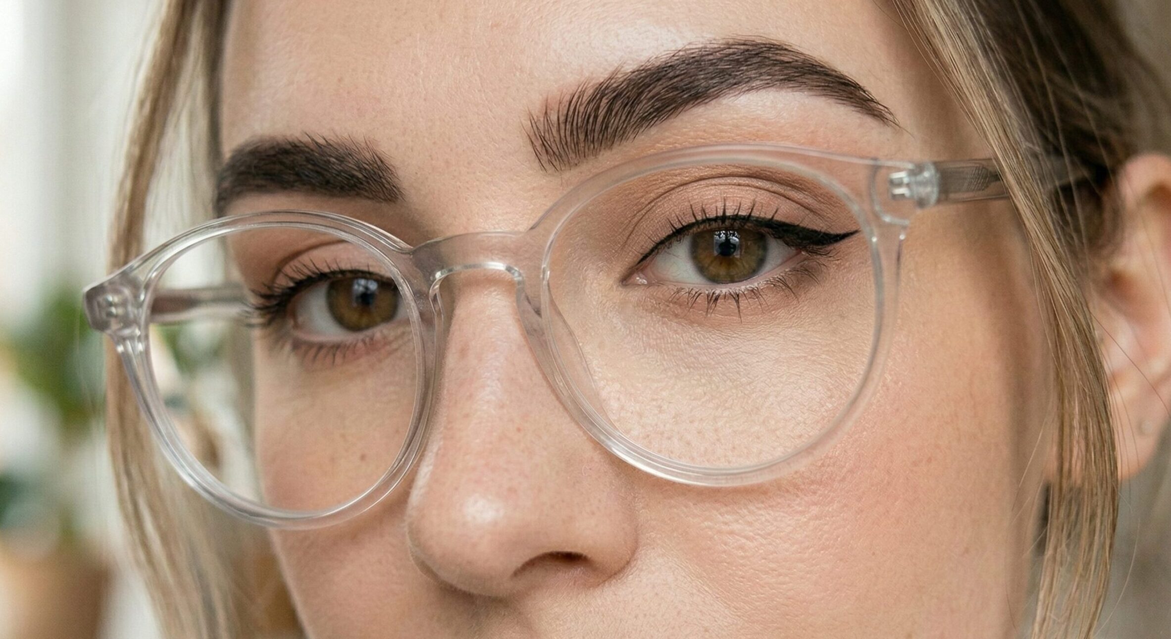 Makeup for Glasses Wearers: 7 Easy Expert Tricks